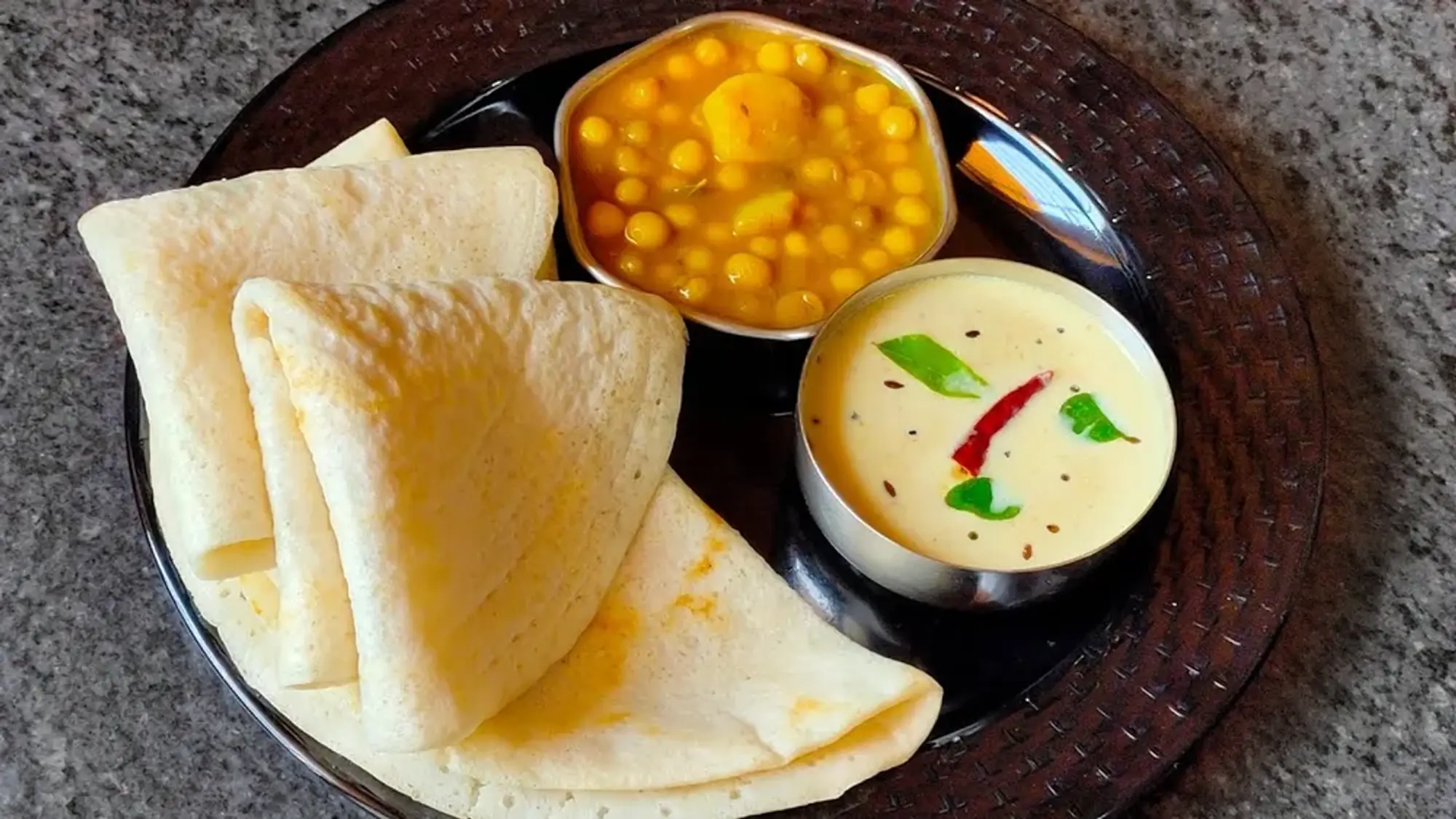 Chakuli with Ghuguni