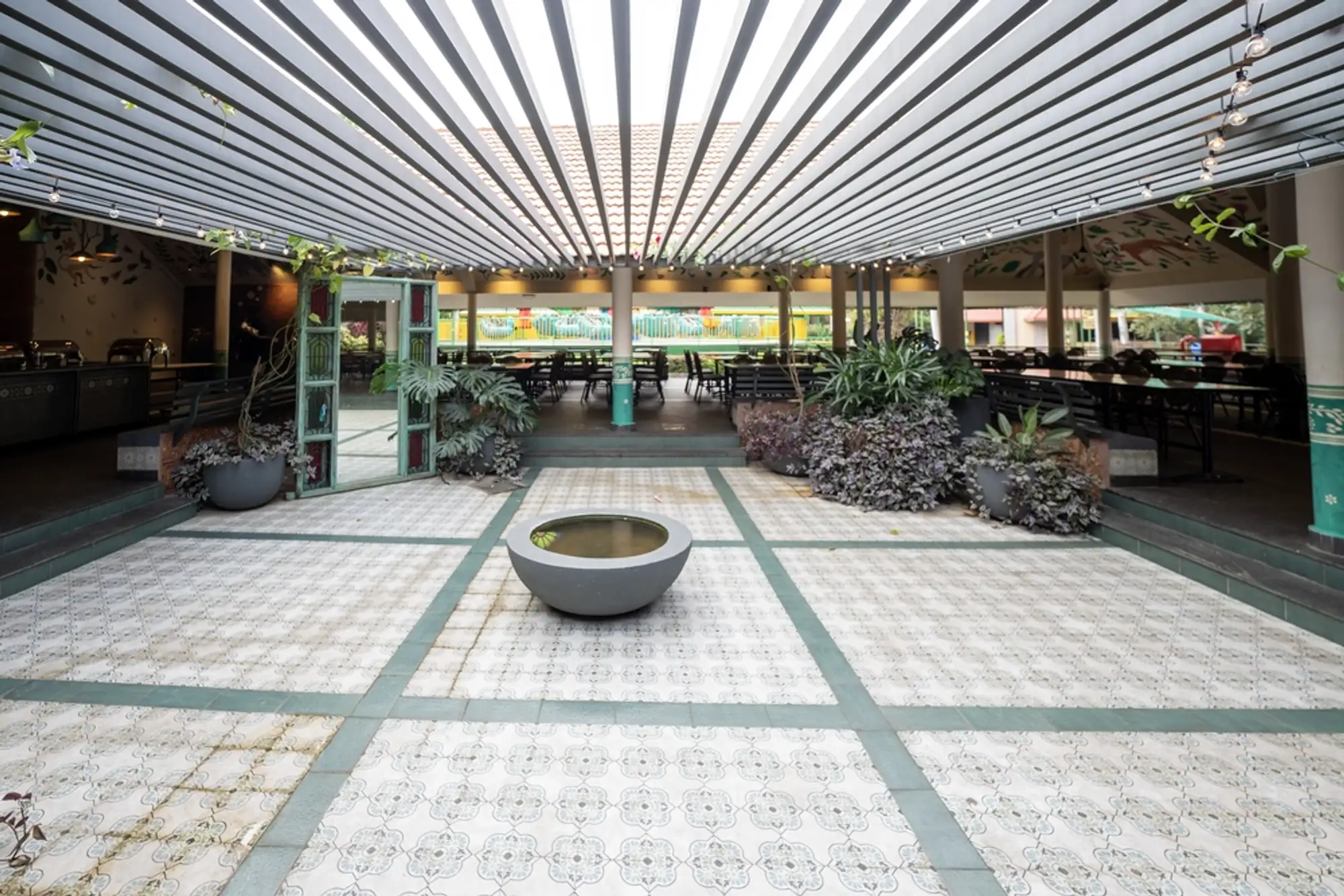Courtyard Restaurant image 3