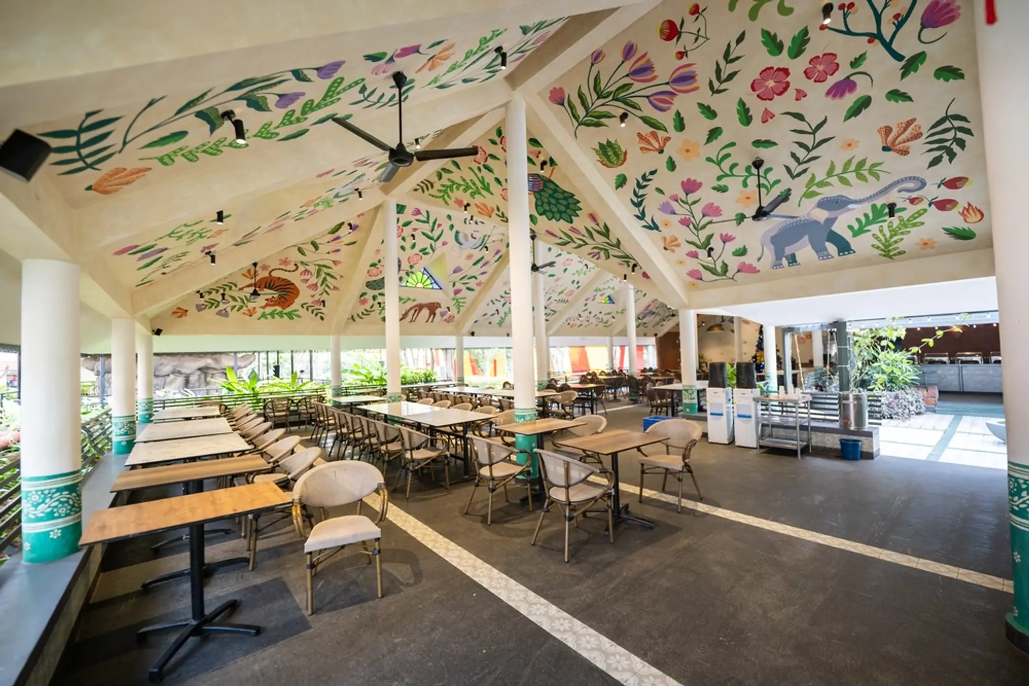 Courtyard Restaurant image 4