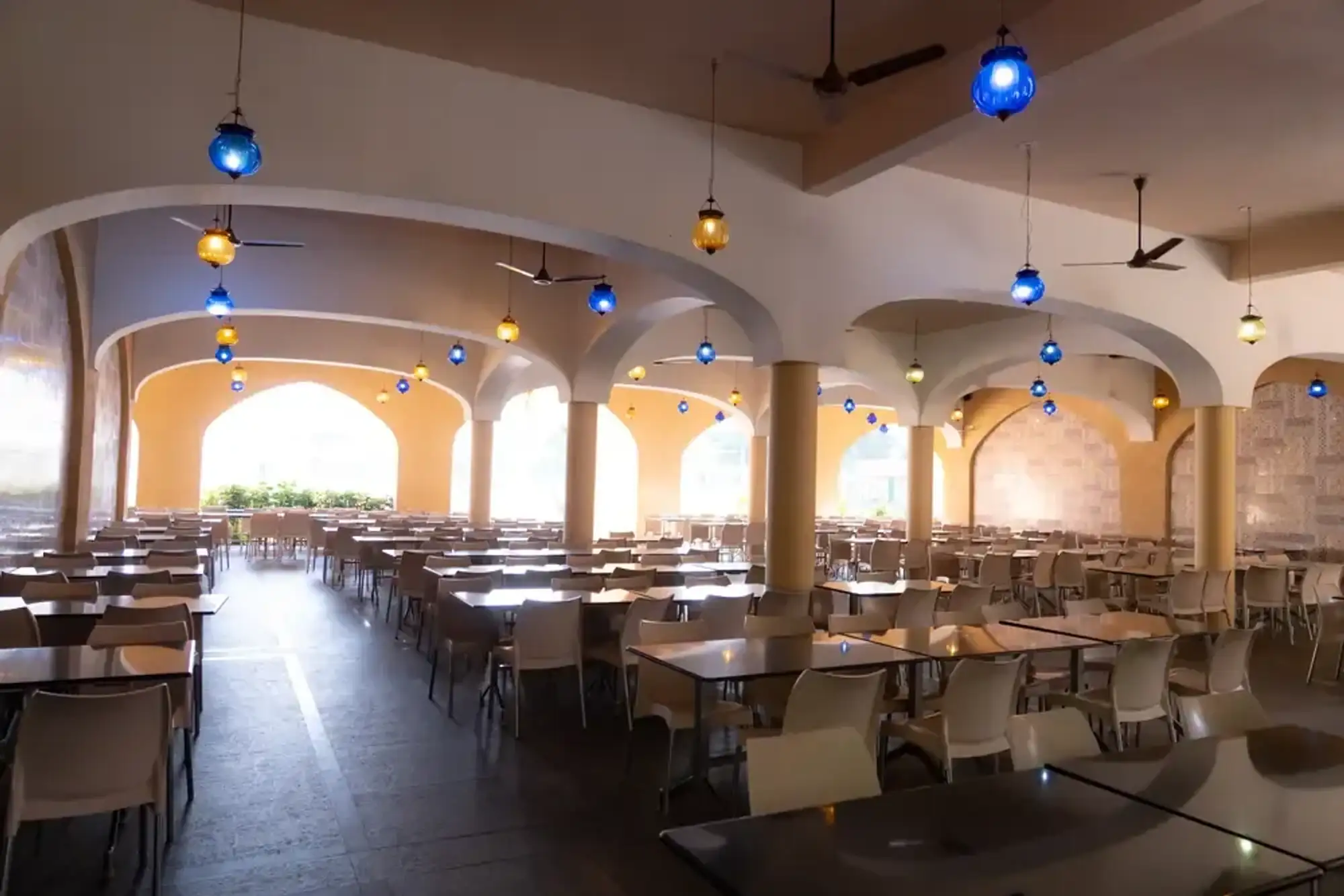 Waves Restaurant image 3