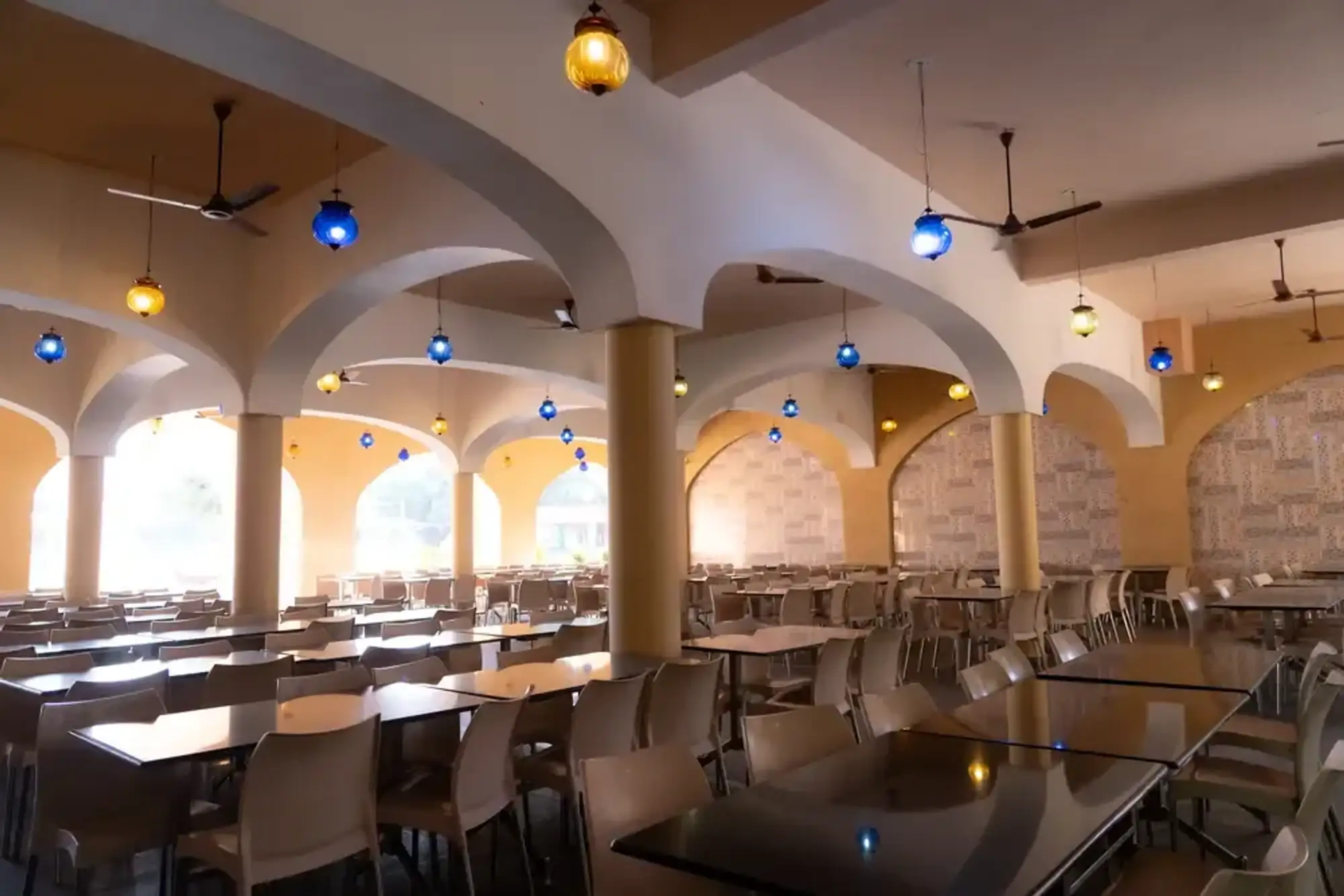 Waves Restaurant image 4