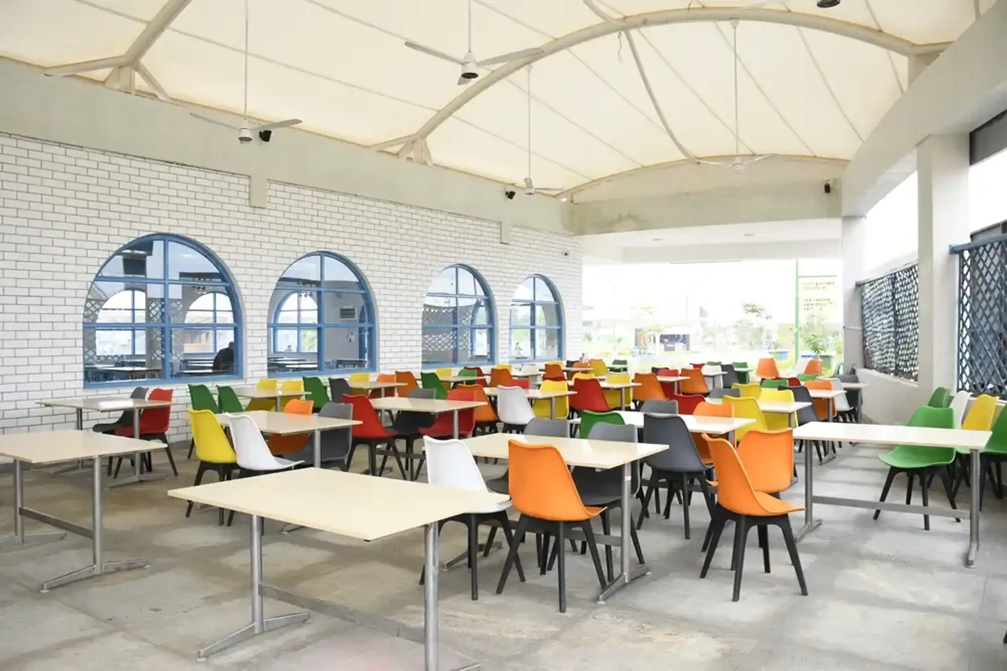 Waves Restaurant image 3