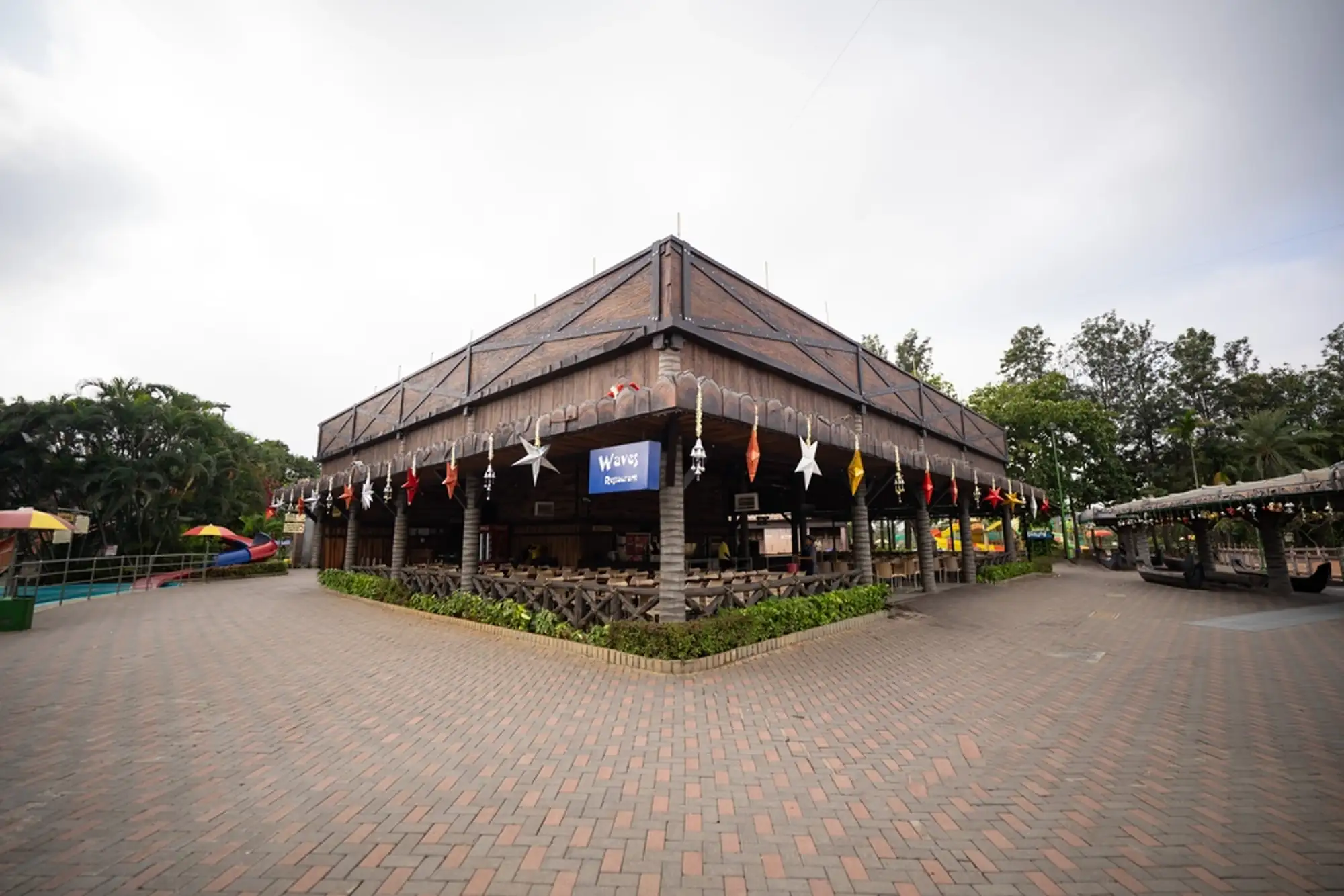 Waves Restaurant image 2