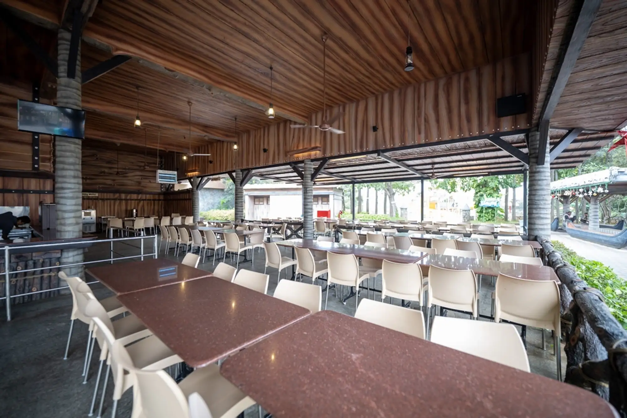 Waves Restaurant image 4