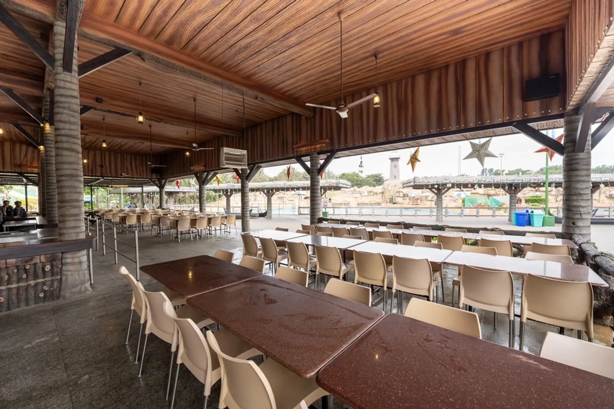 Waves Restaurant image 3